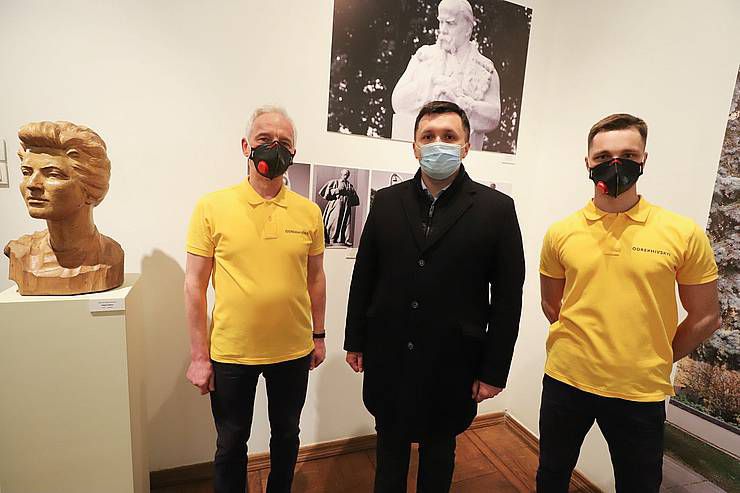 Во Львовском национальном музее открылась выставка трех поколений художников-скульпторов