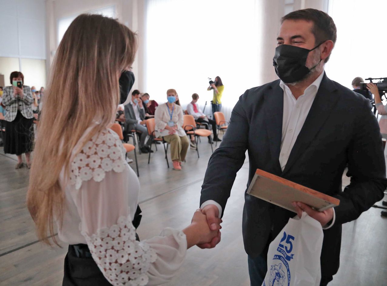 Луганщина: Таланти підтримають матеріально