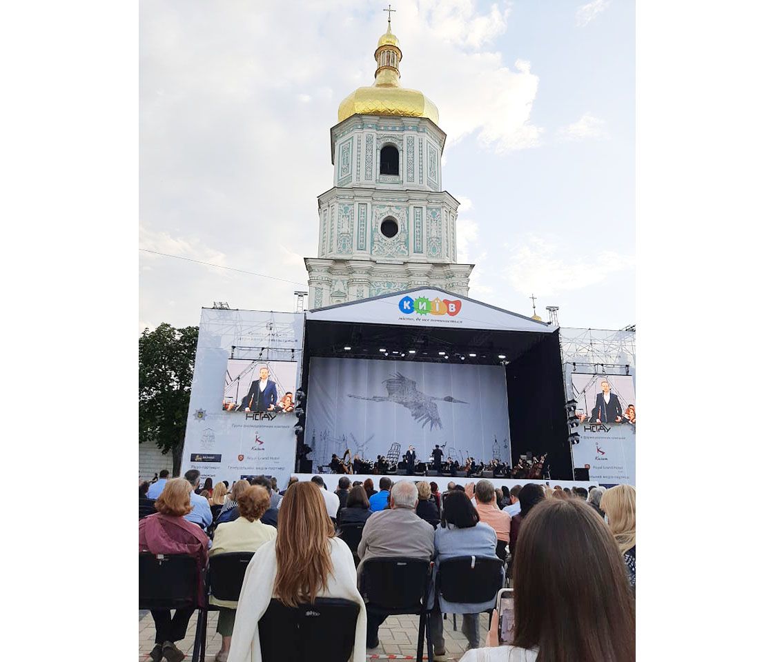 Київ: За логотип обрали лелек, які повертаються додому