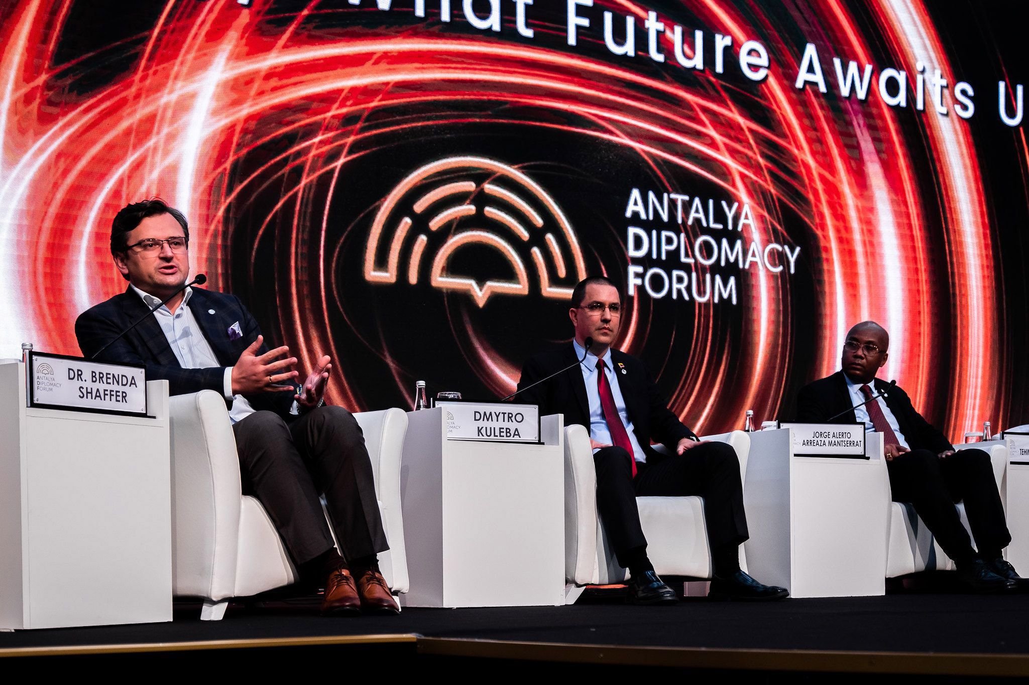 Фотофакт: Дмитрий Кулеба побывал на Анталийском дипломатическом форуме
