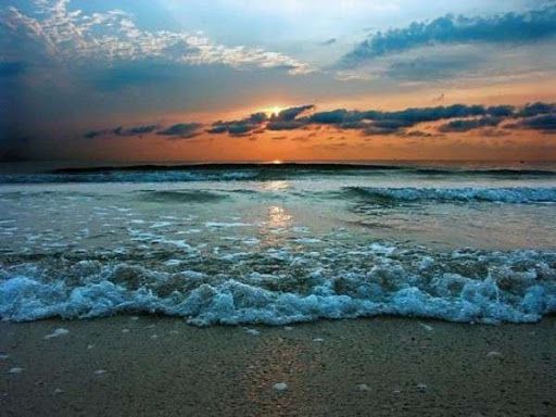 Болгари зустріли перші промені липневого сонця на берегах Чорного моря і Дунаю