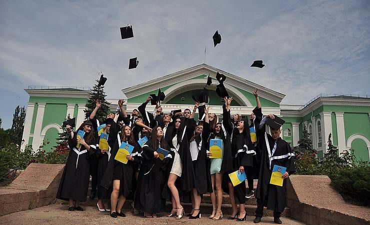 Луганщина: У Сєвєродонецьку випускникам університету  внутрішніх справ вручили дипломи