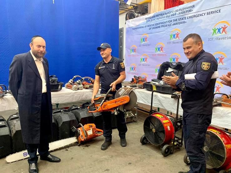 Ізраїльські пожежники передали уманським колегам рятувальне обладнання