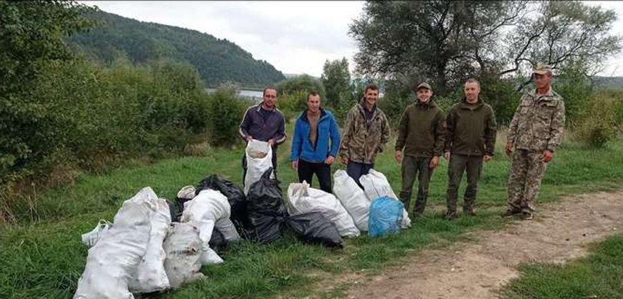 Активисты организовали масштабную уборку в Черновцах