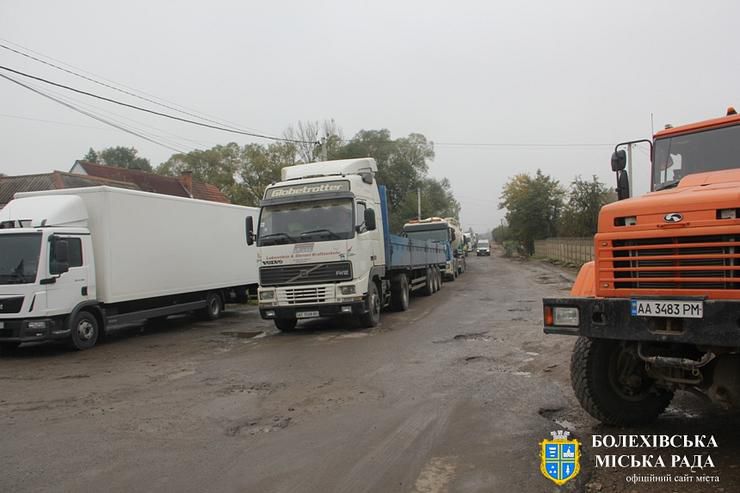 Прикарпаття: У Болехові ремонтують дорогу