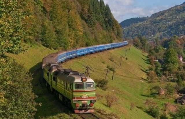 Закарпатье: На праздники добавят поезда