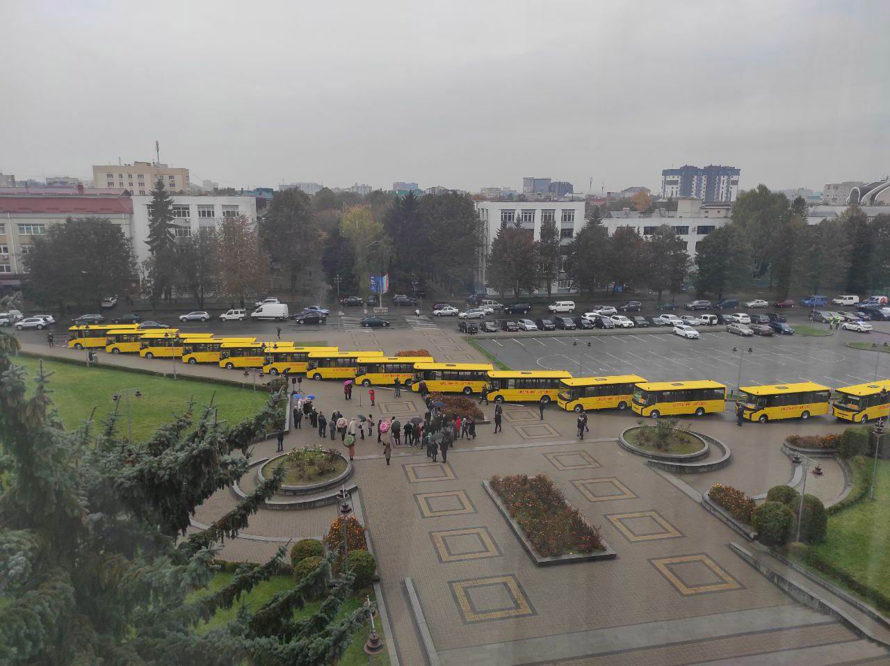 Громади Рівненщини отримали п’ятнадцять автобусів для дітей