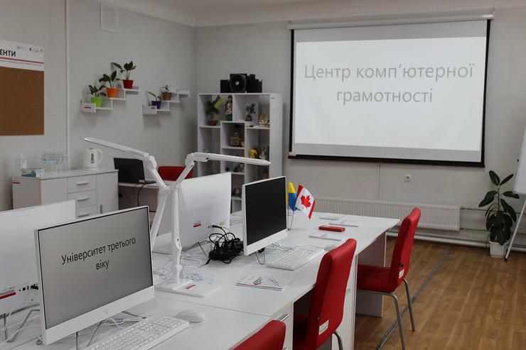 Луганщина: Комп’ютерної грамотності навчать пенсіонерів