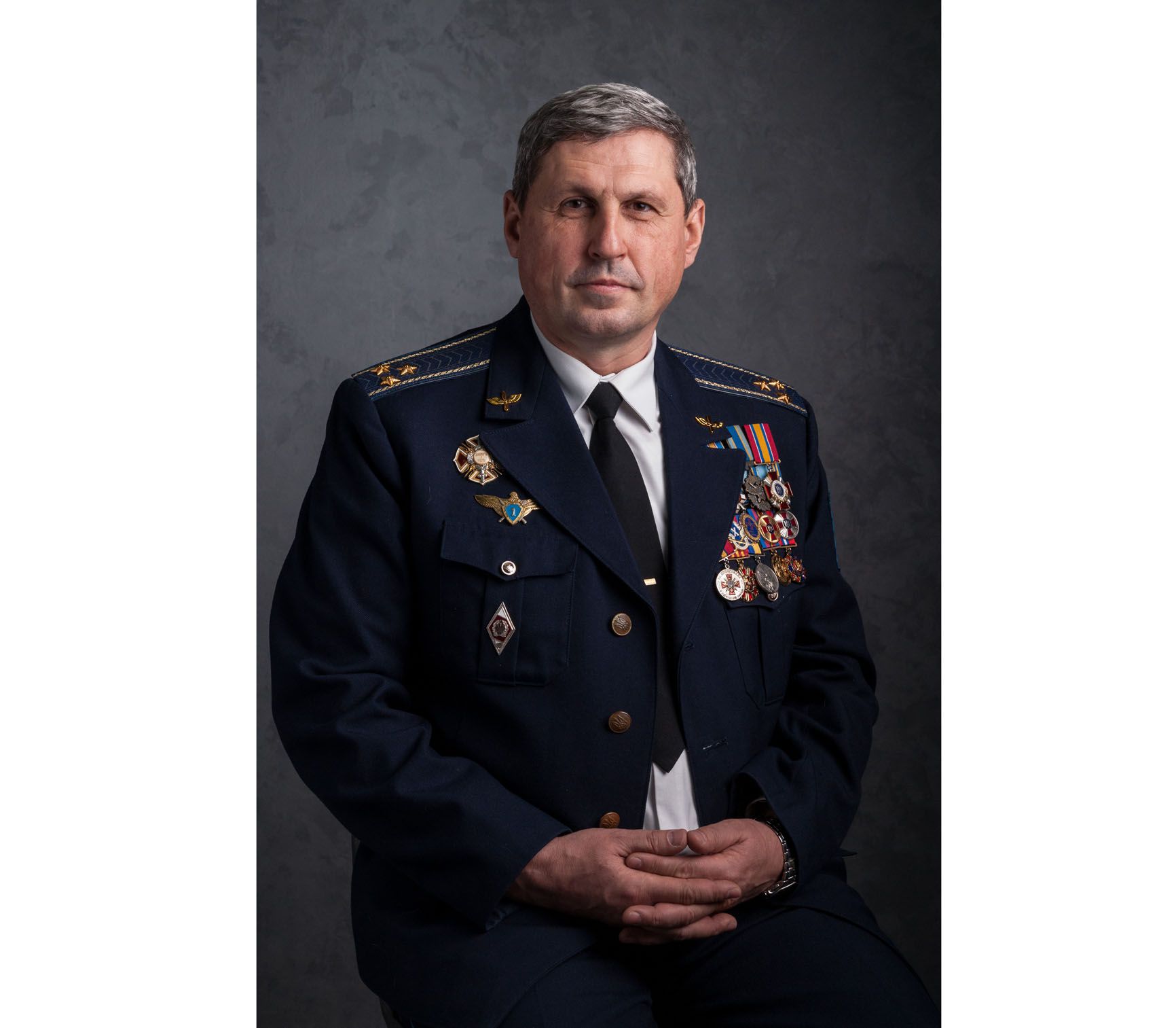 Офіцер Пахольченко служить авіації 