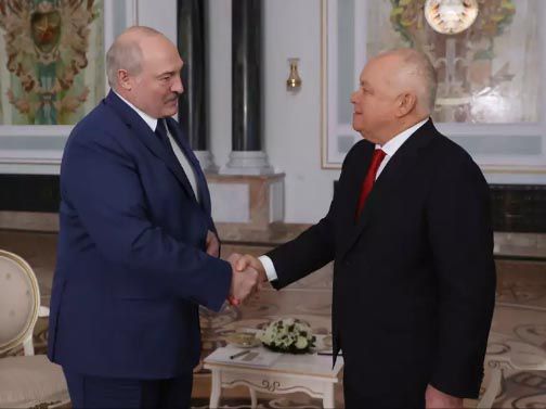 Лукашенко готовий робити все, щоб Україна стала його і Путіна