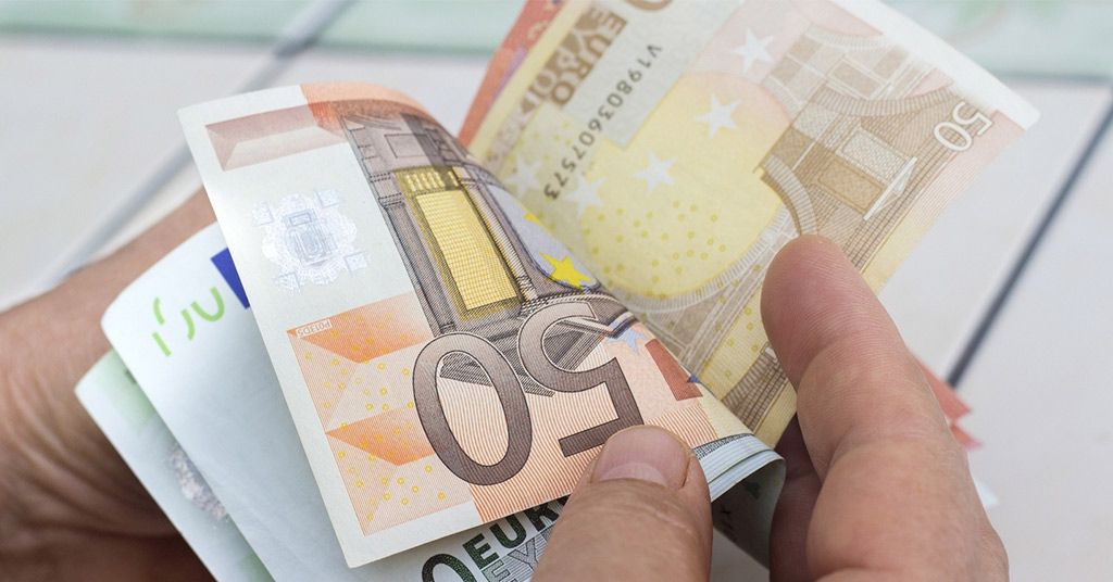 Пенсионерам Черногории к празднику дополнительно выплатят от 30 до 100 евро