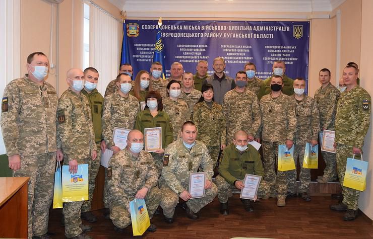 Луганщина: С благодарностью поздравляли солдат