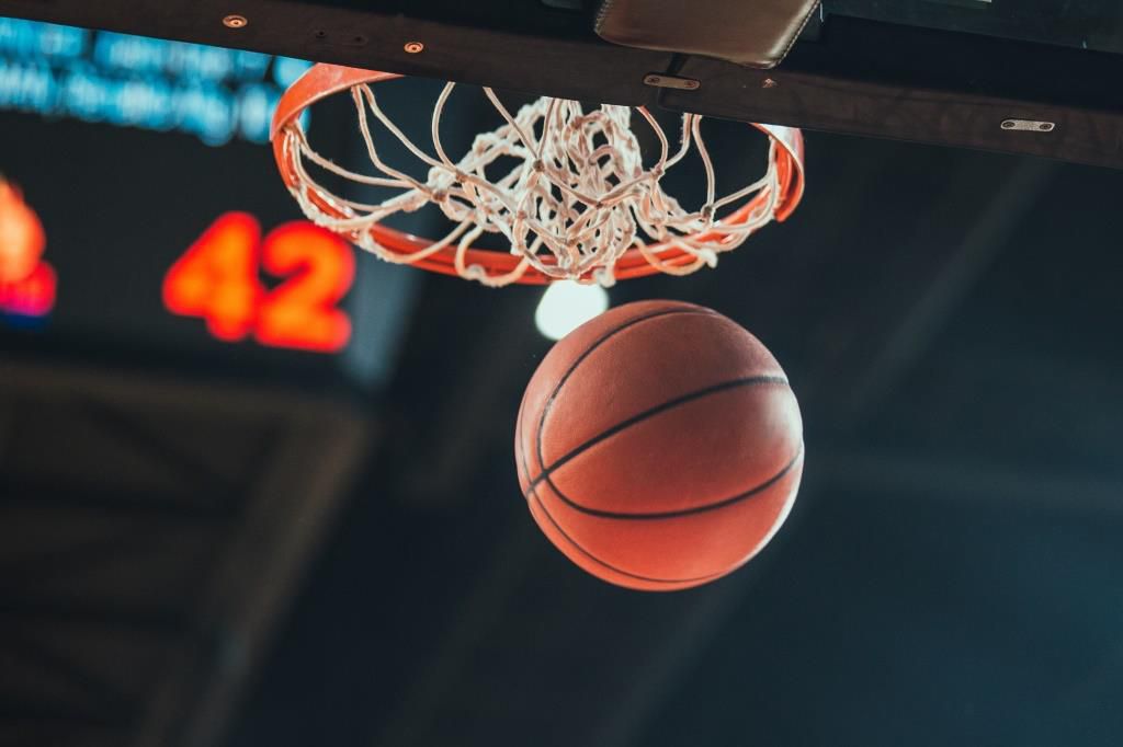 Баскетбол: Під диктовку господарів