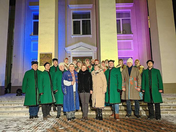 На Донеччині та Закарпатті відбулася спільна мистецька акція до Дня Соборності України