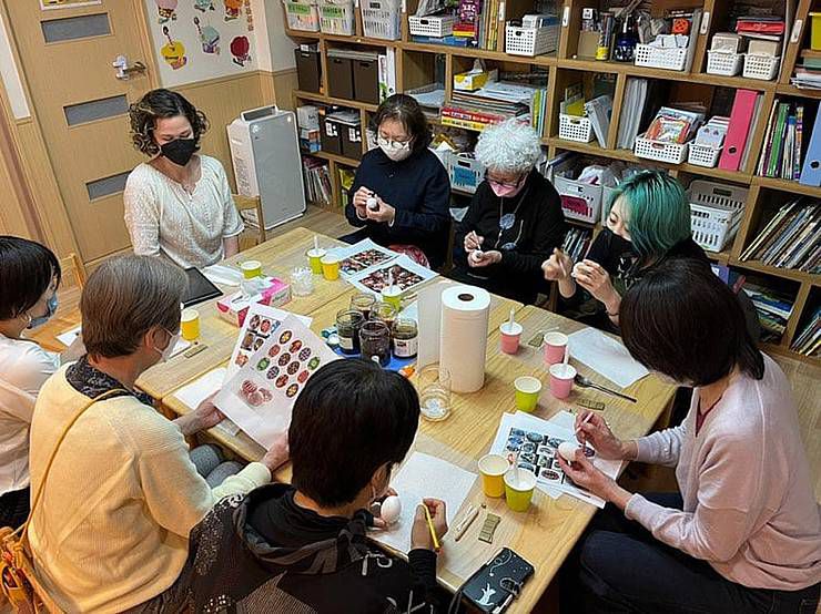 У Токіо відбувся майстер-клас з малювання писанок