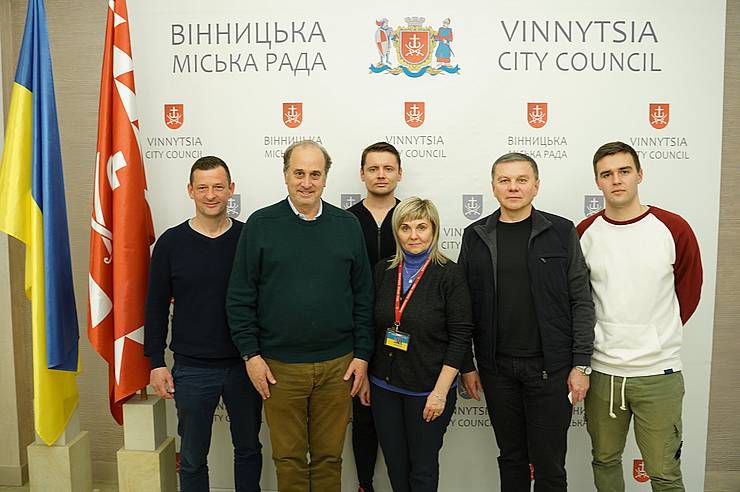 Британець, який допоміг евакуювати 7500 українців, приїхав до Вінниці