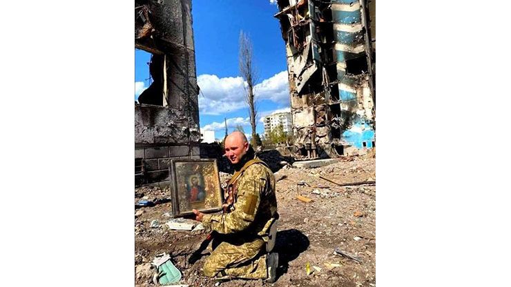 У вщент зруйнованому будинку в Бородянці знайшли дивом уцілілу ікону