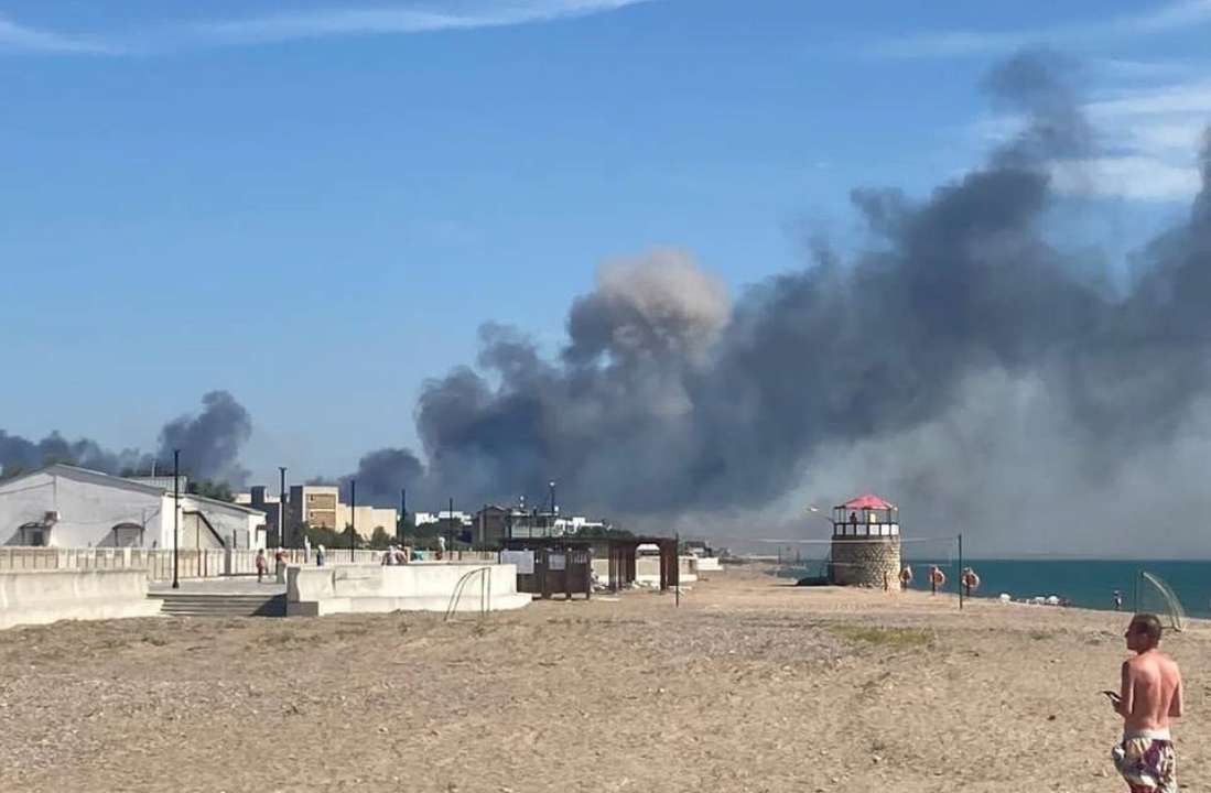 У Криму пролунали вибухи у районі військового аеродрому 