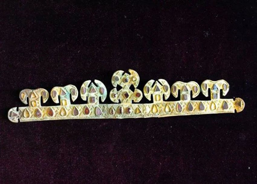 Серед вкрадених загарбниками музейних артефактів — золота діадема гунів