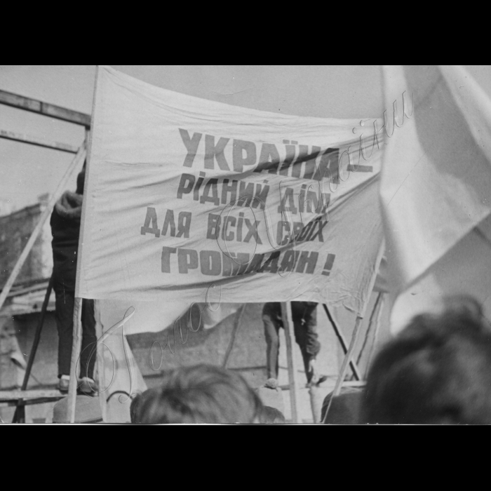 Мітинг біля ВР України в день проголошення Незалежності України. 