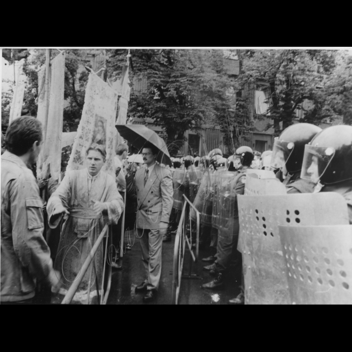 18.07.1995 .
День похорону Патріарха Володимира .