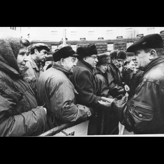 28.11.1997.
Пікети чорнобильців біля Кабміну