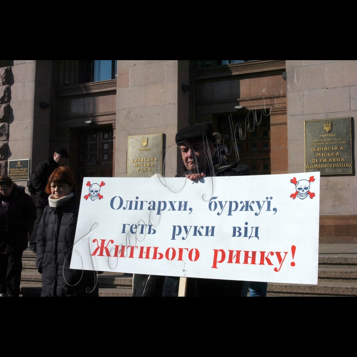 2 березня 2010 пікети біля КМДА з вимогами ухвалити рішення про скасування приватизації комунального майна (щодо Володимирського та Житнього ринків).