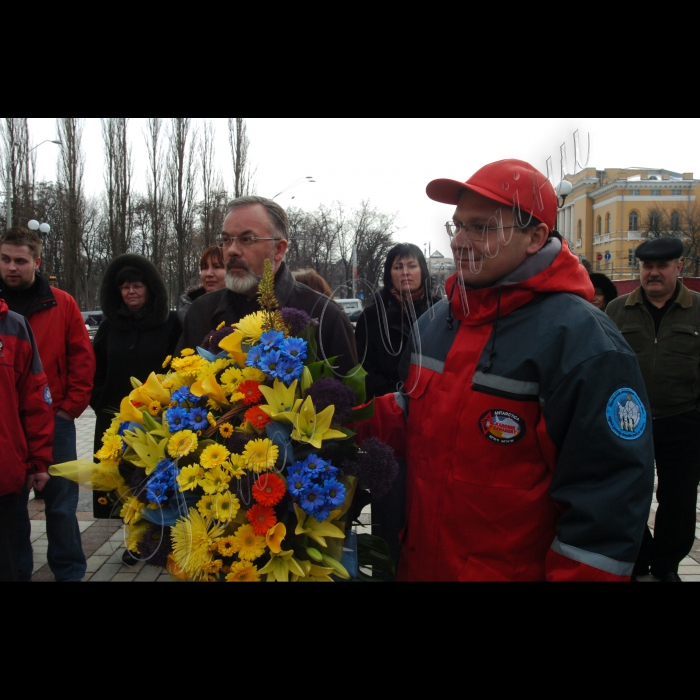 16 березня 2010 Київ. Біля пам’ятника Грушевському відбулася церемонія проводів 15-ї Української антарктичної експедиції.