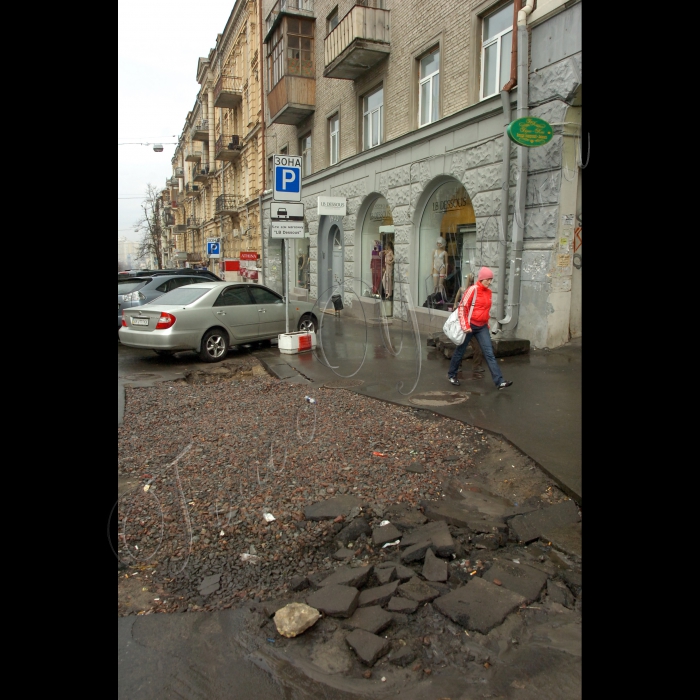 1 квітня 2010 Київ, вулиця Горького.