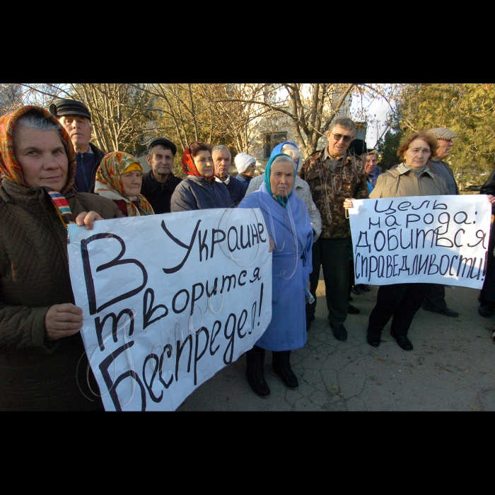 27 листопада 2009 жителі села Віліно Бахчисарайського району Кримської автономії звернулися по допомогу до Володимира Литвина у розв’язанні їхнього питання по земельних ділянках.