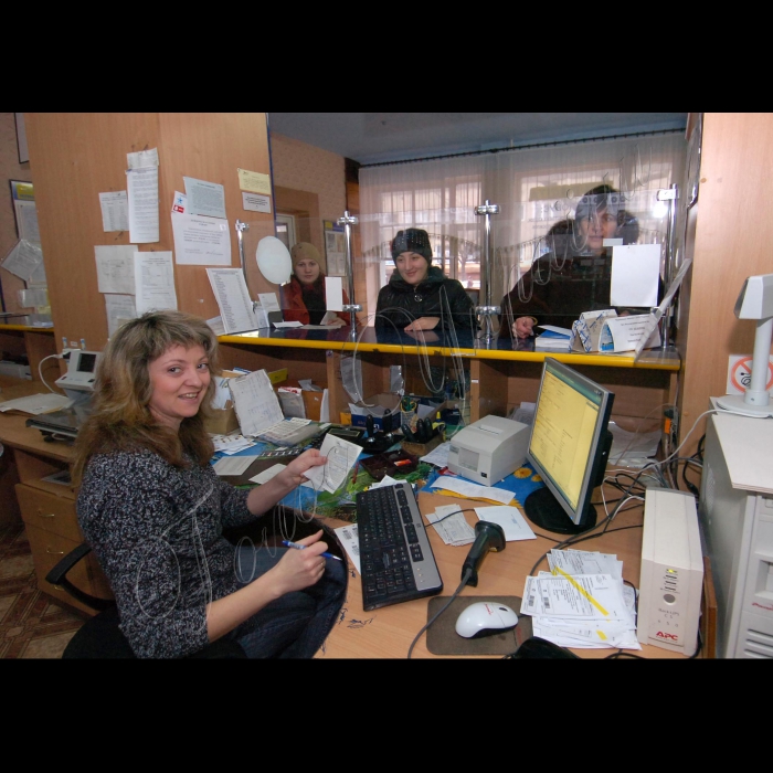 8 грудня 2009 відділення поштового зв'язку Кельменці в Чернівецькій області обслуговує 29 сіл і хуторів району. Валентина Янковська.