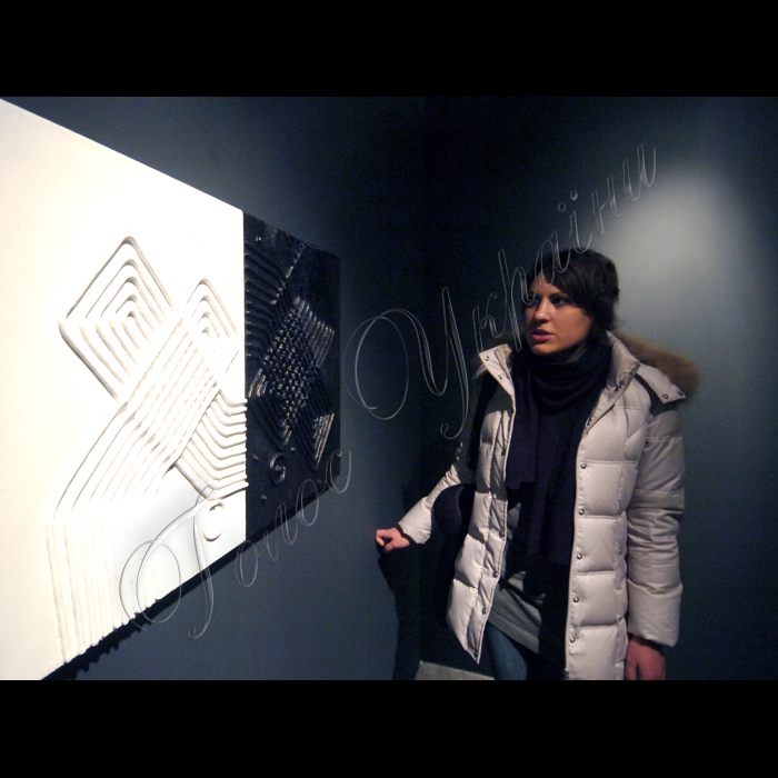 29 січня 2010 Київ, галерея «Боттега».
Виставка-проект Володимира Бовкуна «Ретранслятор».
