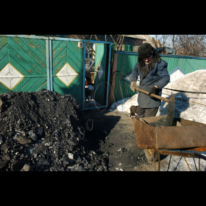 4 лютого 2010 Донецька область, місто Шахтарськ. Незаконні шахти-копанки.