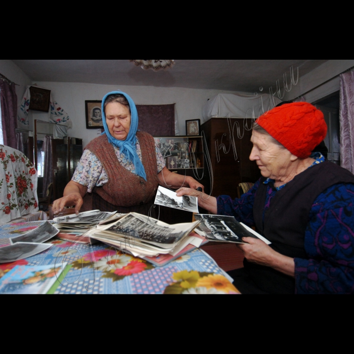 4 лютого 2010 Донецька область, місто Шахтарськ. Пенсіонерки, жительки Шахтарська.