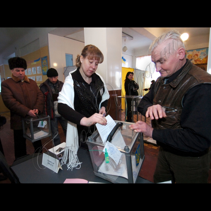 7 лютого 2010 другий тур виборів Президента України.
Донецька область, місто Шахтарськ.