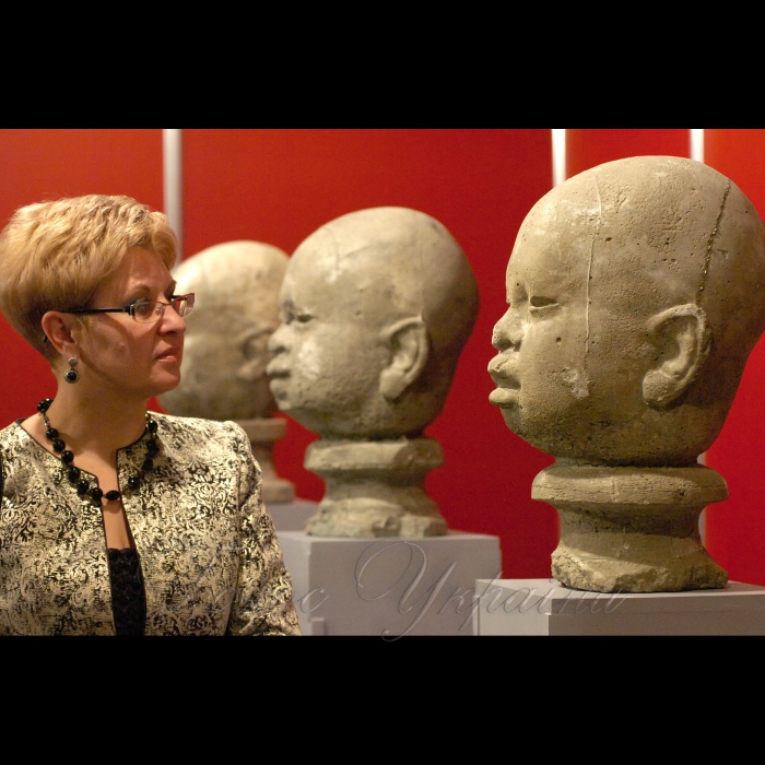 3 березня 2009 в Українському домі відкрито художню виставку «Великий скульптурний салон 2009», у рамках проекту «Арт-Київ» (працює з 4 по 15 березня).