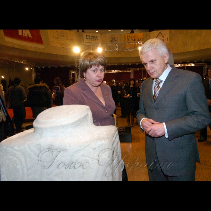 3 березня 2009 в Українському домі відкрито художню виставку «Великий скульптурний салон 2009», у рамках проекту «Арт-Київ» (працює з 4 по 15 березня).