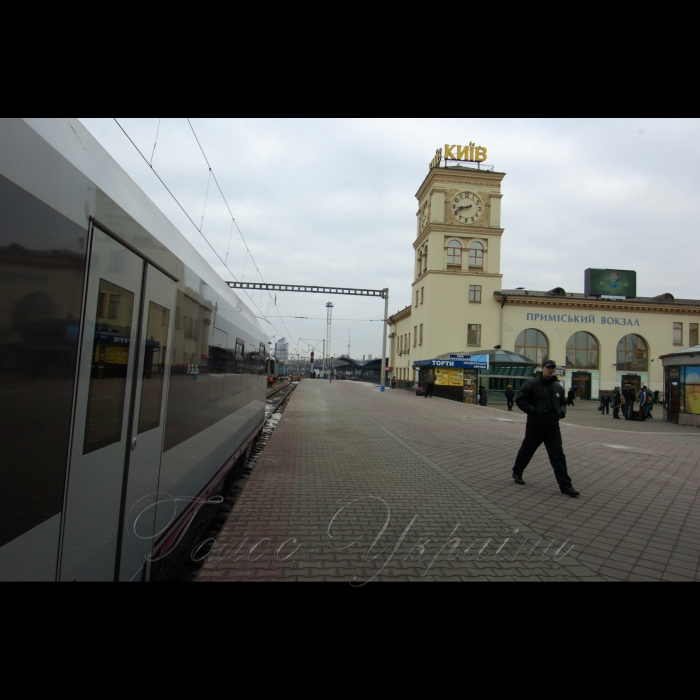 3 березня 2009 Київ, огляд підготовки інфраструктури Північного залізничного кола до запуску міської електрички.