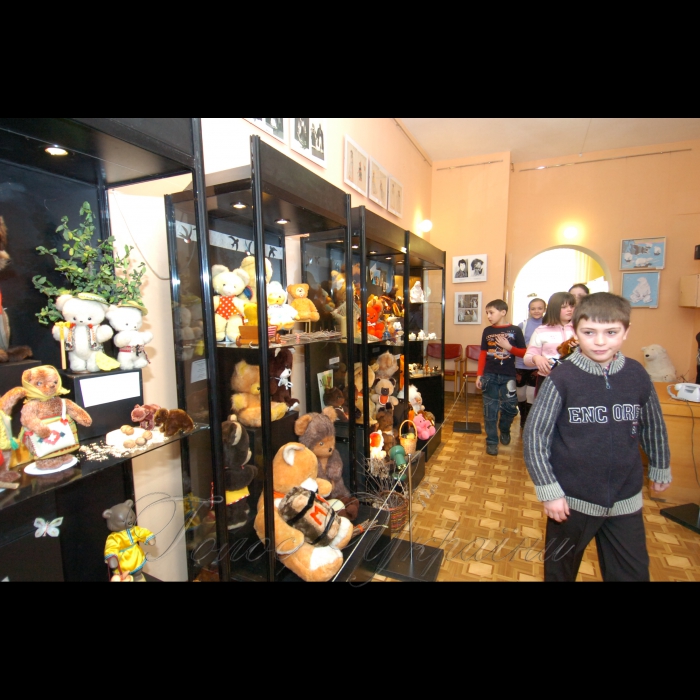 12 березня 2009 музей іграшки на Кловському узвозі.
