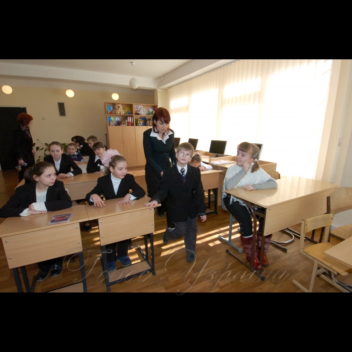 13 березня 2009 у столичній школі №168 відбулося нагородження переможців Всеукраїнського конкурсу творчості для дітей з діагнозом ДЦП. Захід відбудеться в рамках спільної програми МБФ «Україна 3000» і компанії «ТНК-ВР Коммерс» - «Радість дитинства - вільні рухи».