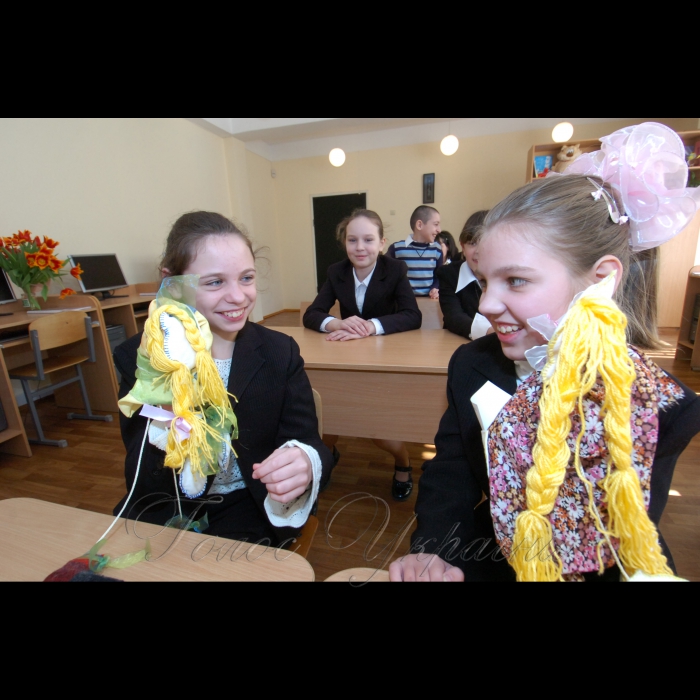 13 березня 2009 у столичній школі №168 відбулося нагородження переможців Всеукраїнського конкурсу творчості для дітей з діагнозом ДЦП. Захід відбудеться в рамках спільної програми МБФ «Україна 3000» і компанії «ТНК-ВР Коммерс» - «Радість дитинства - вільні рухи».