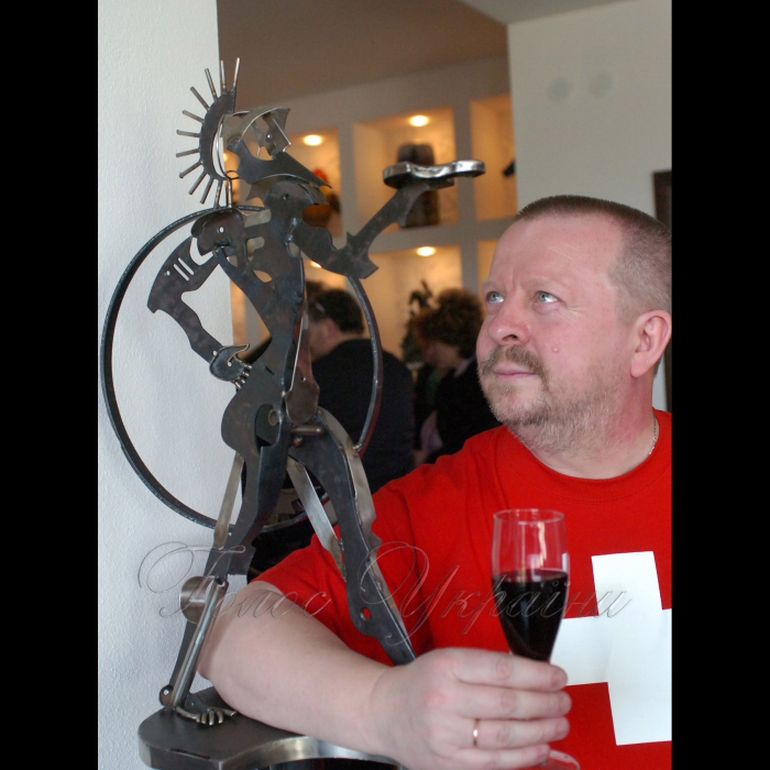 28 березня 2009 виставка скульптур Володимира Іванова «Дари Посейдона» у галереї «Коло Заспи».