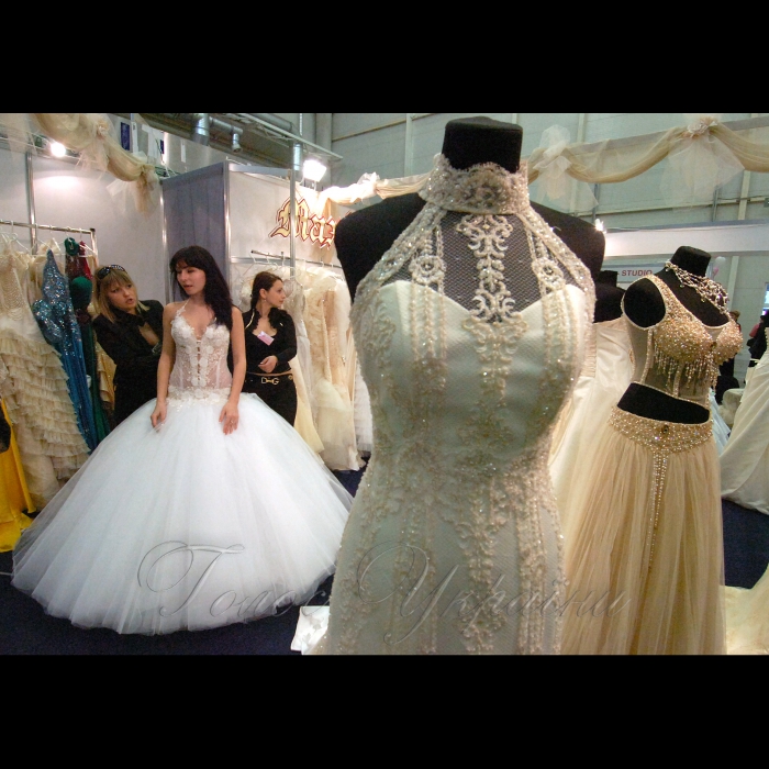 8 квітня 2009 у столичному міжнародному виставковому центрі (Броварський пр-т, 15) відкрито IX Спеціалізовану виставку «Весілля. Сімейний вернісаж. Світ моди - 2009».