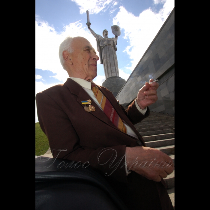 7 травня 2009 напередодні Дня Перемоги в меморіальному комплексі «Національний музей Великої Вітчизняної війни 1941-1945 років» зустрілися однополчани, земляки київських земляцтв.