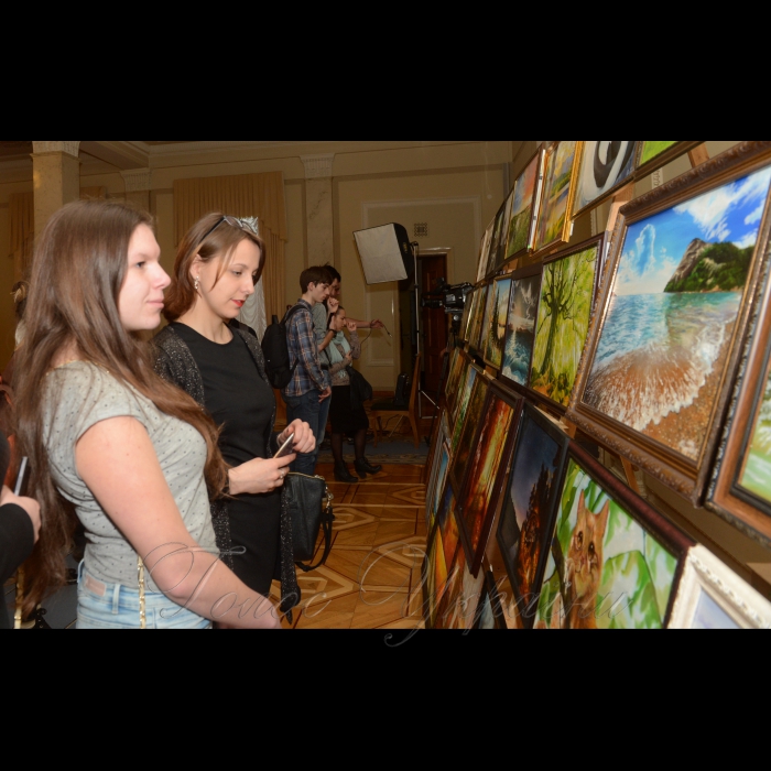 Персональна виставка картин Лілії Дорошенко, учениця ЗОШ 2 (місто Покровська Донецької області) у ВР.