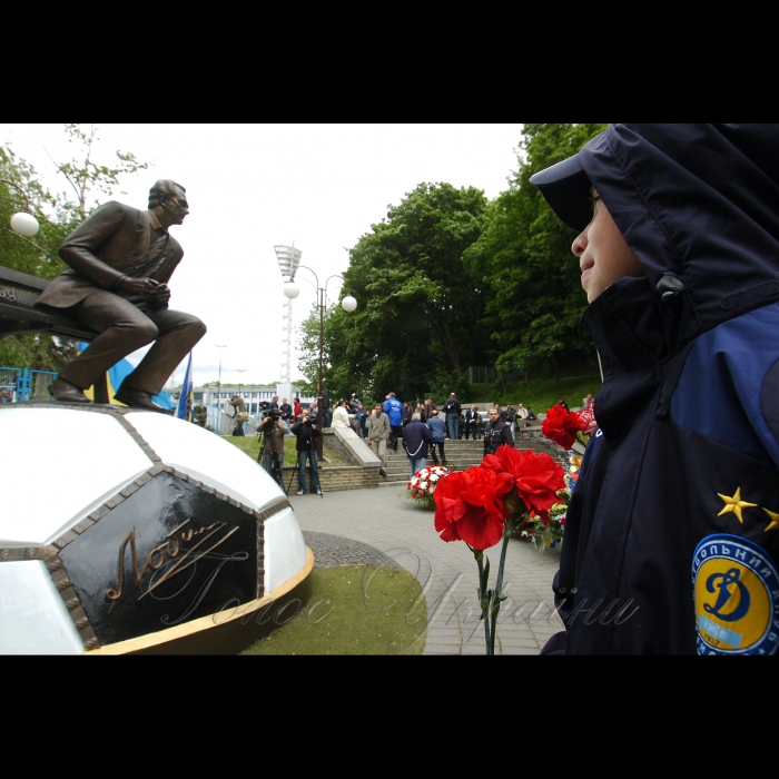13 травня 2009 біля пам'ятника Лобановському, поруч із входом на стадіон «Динамо», відбувся мітинг пам'яті тренера в рамках ушанування пам’яті футбольного тренера Валерія Лобановського.