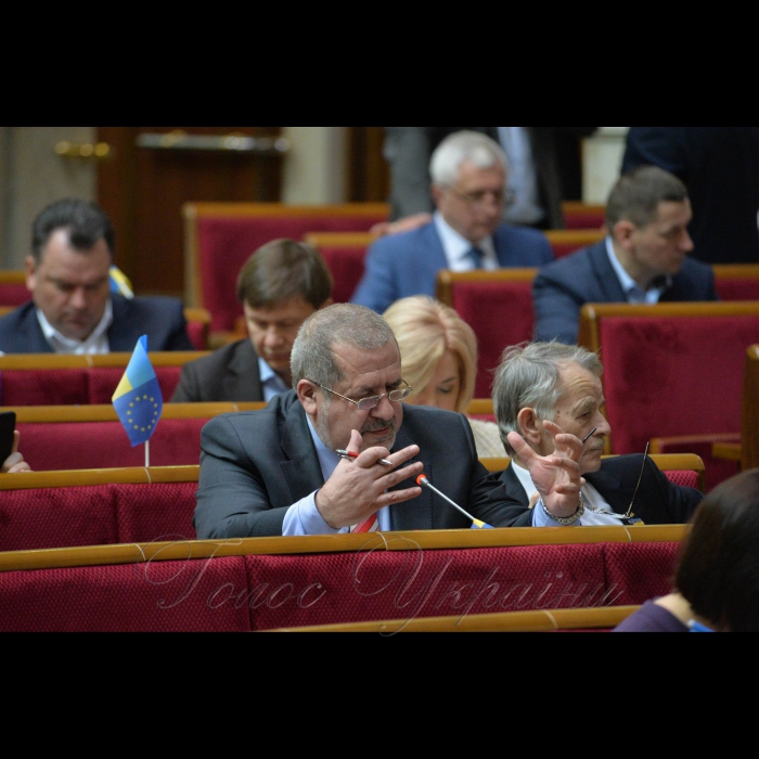 7 квітня 2017 пленарне засідання Верховної Ради України, День уряду.
Рефат Чубаров, Мустафа Джемілєв – обоє БПП.