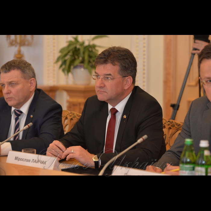 11 квітня 2017 зустріч Голови Верховної Ради України Андрія Парубія з Міністрами закордонних справ Словацької Республіки, Угорщини та Чеської Республіки.