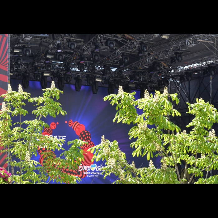 4 травня 2017 на головній вулиці Києва – Хрещатику відкрилося Євромістечко – фан-зона до Євробачення. Там шанувальників шоу чекають прямі трансляції шоу, фуд-корти, концерти та розважальні програми.