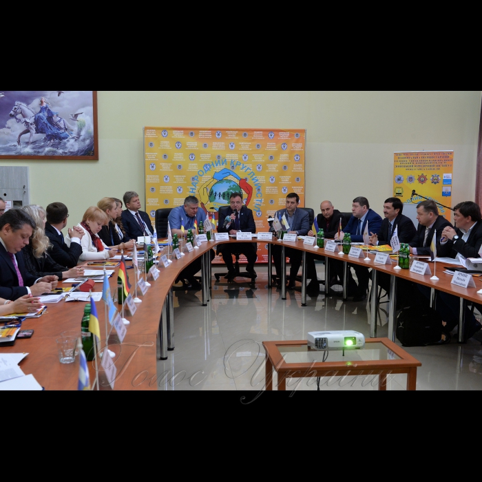18 травня 2017 у м. Марiуполь відбулось відкриття дводеної міжнародної конференціі - круглий стіл 
